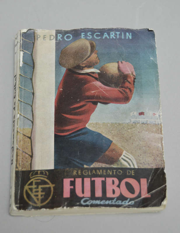 Reglamento de fútbol comentado. 1951. Pieza donada al MECyL